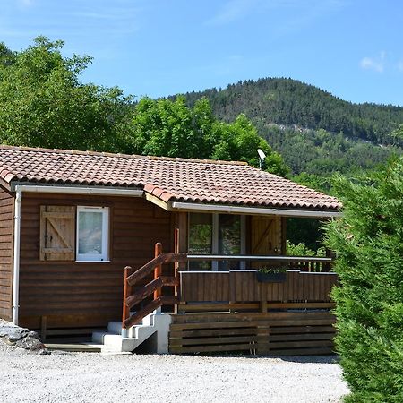 Camping La Mare Aux Fees Hotel Roquefeuil Ngoại thất bức ảnh