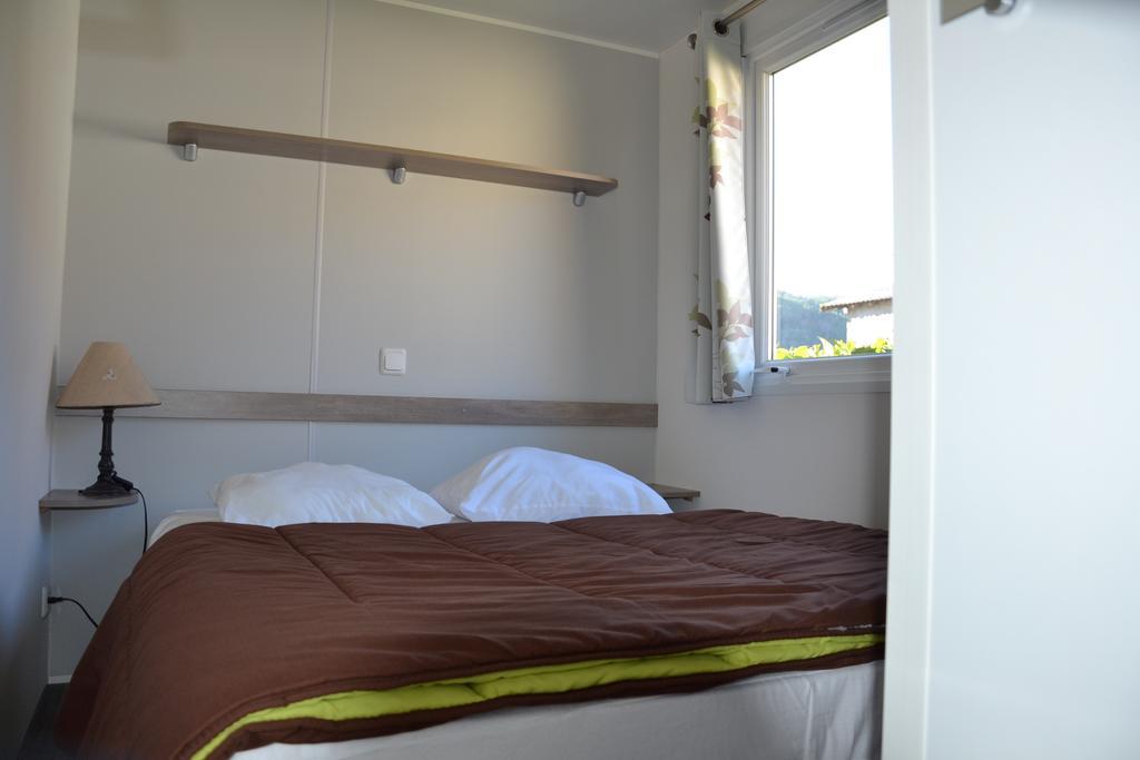 Camping La Mare Aux Fees Hotel Roquefeuil Ngoại thất bức ảnh
