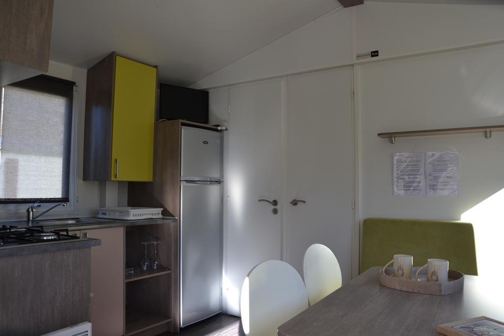 Camping La Mare Aux Fees Hotel Roquefeuil Ngoại thất bức ảnh