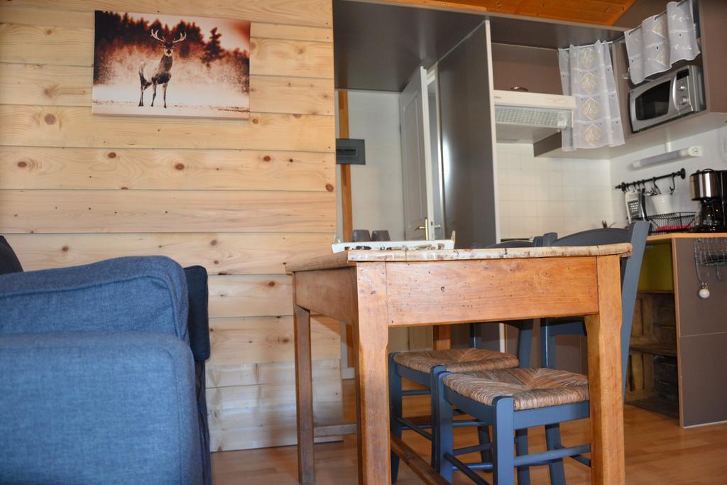 Camping La Mare Aux Fees Hotel Roquefeuil Ngoại thất bức ảnh