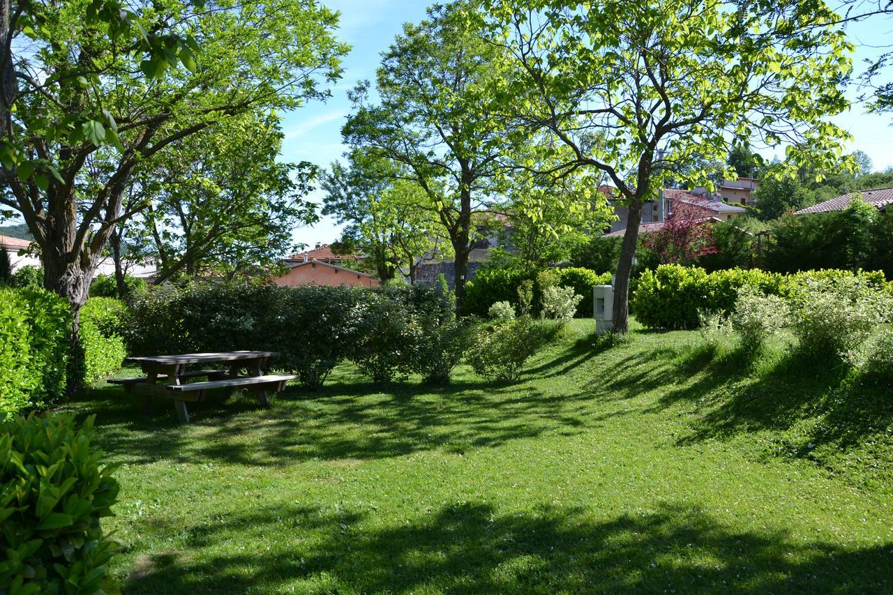 Camping La Mare Aux Fees Hotel Roquefeuil Ngoại thất bức ảnh