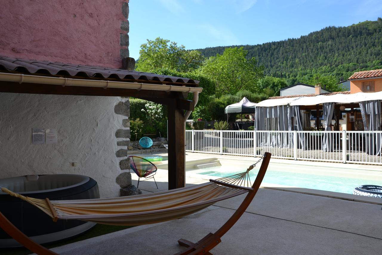 Camping La Mare Aux Fees Hotel Roquefeuil Ngoại thất bức ảnh