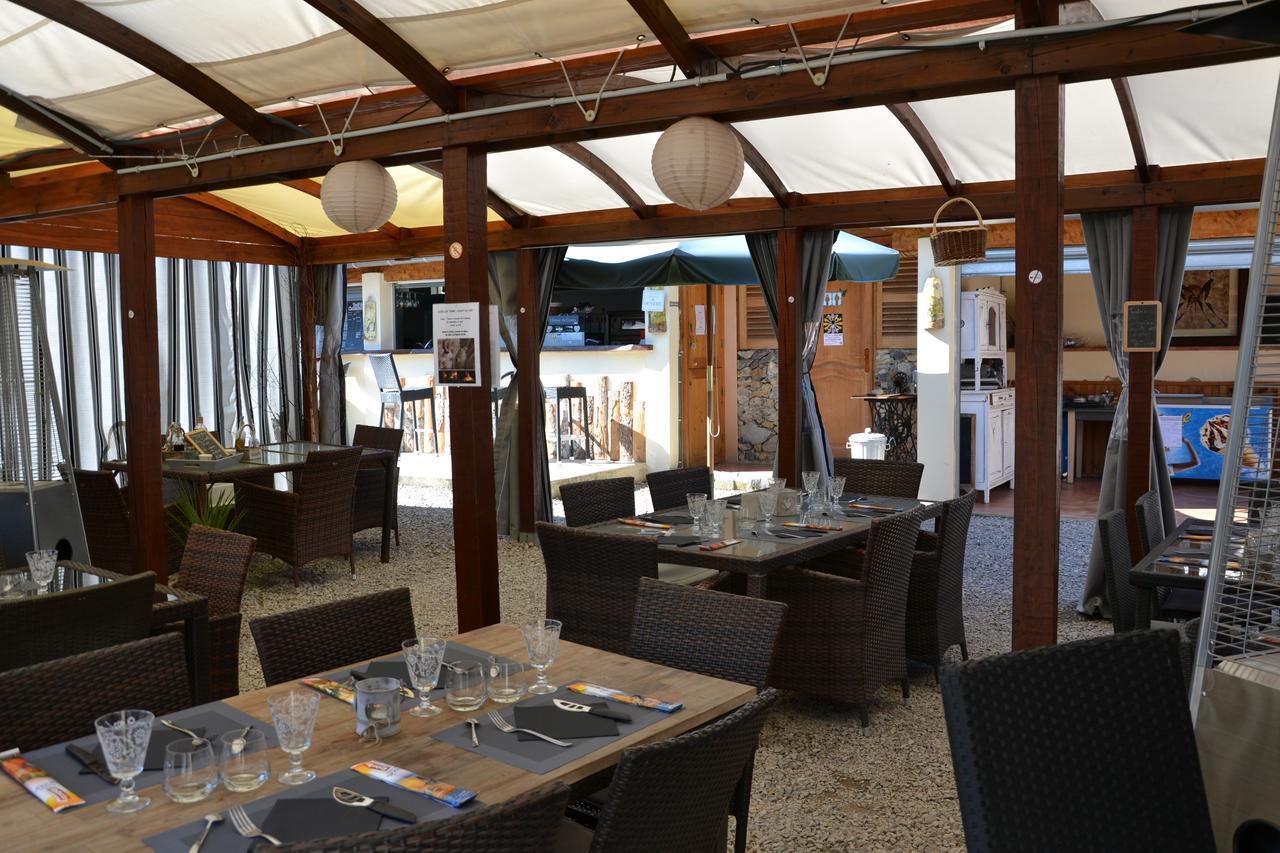 Camping La Mare Aux Fees Hotel Roquefeuil Ngoại thất bức ảnh